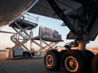 global-logistics-airplane-airpot