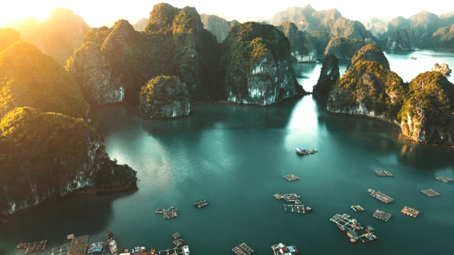 Vietnam Halong Bay 